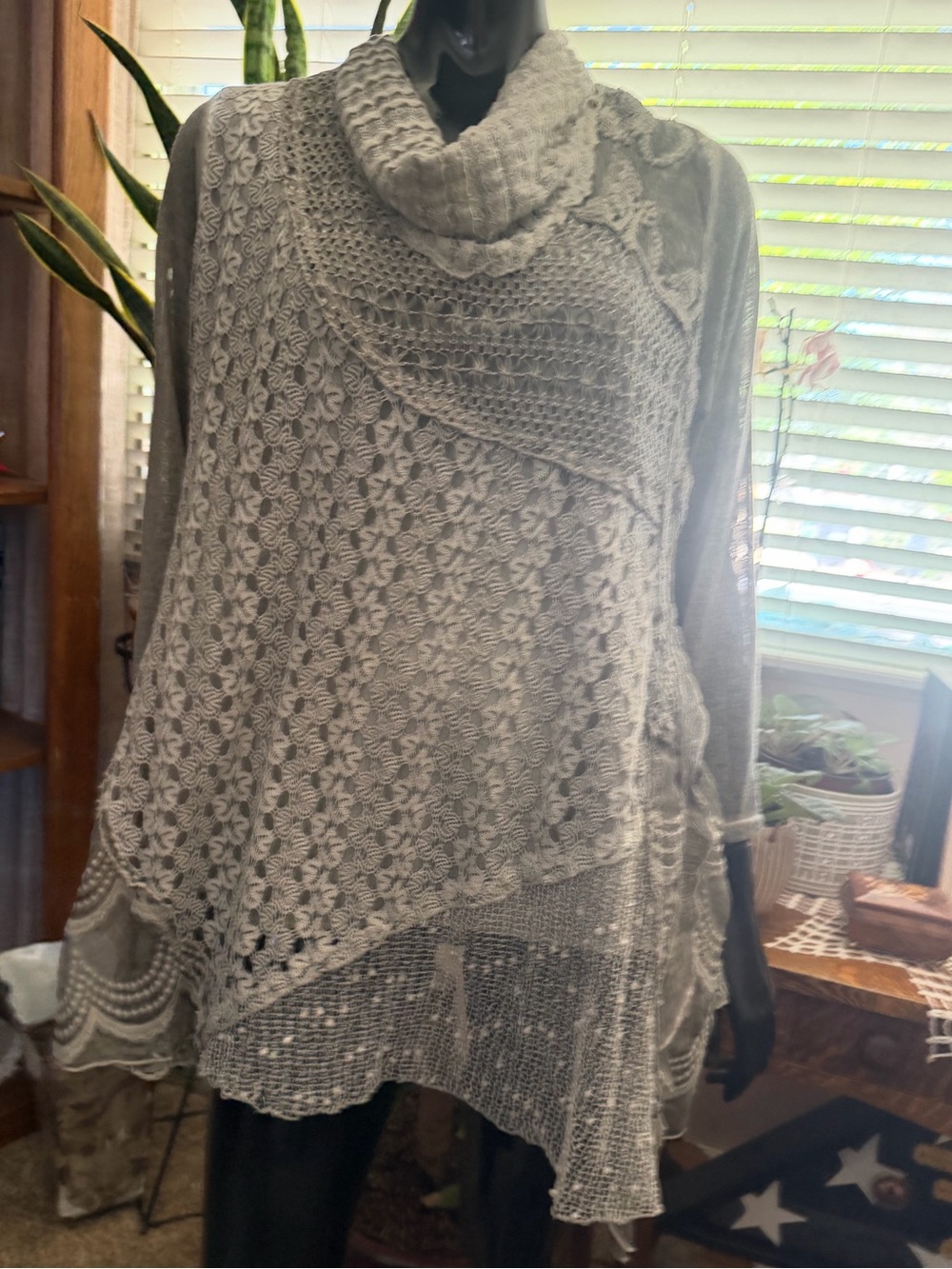 “Simply Couture” Lacy Top. Size 2X